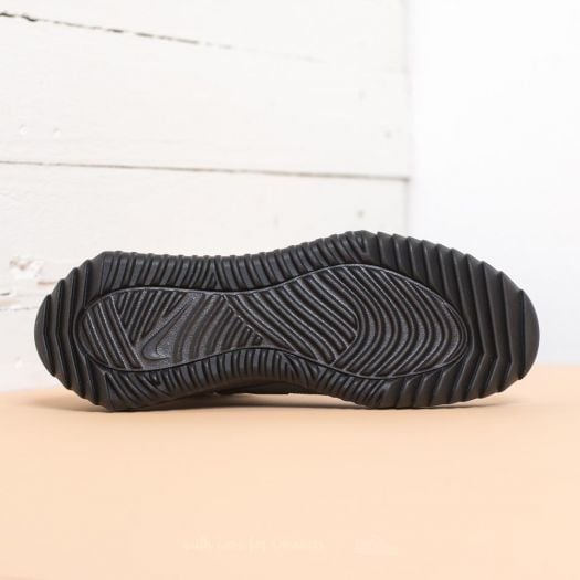 Nike air wild sales mid black