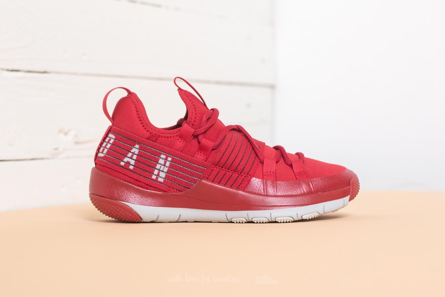 Women s shoes Jordan Trainer Por BG Gym Red Pure Platinum Footshop