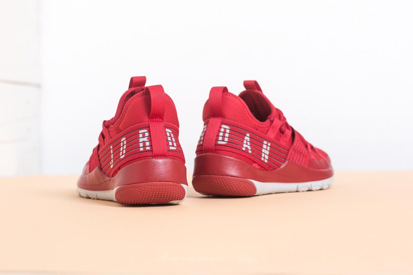Jordan trainer pro black red sales