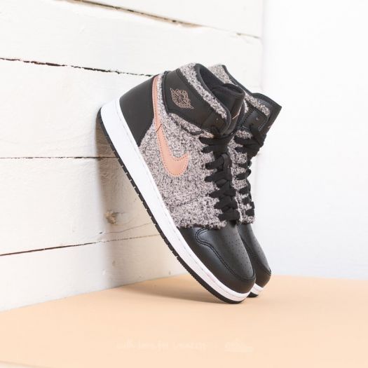 Women's high top jordans discount