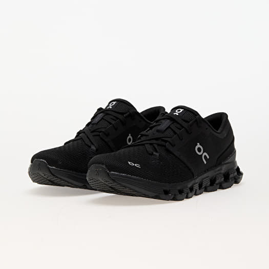 On M Cloud X 4 Black/ Eclipse | Footshop