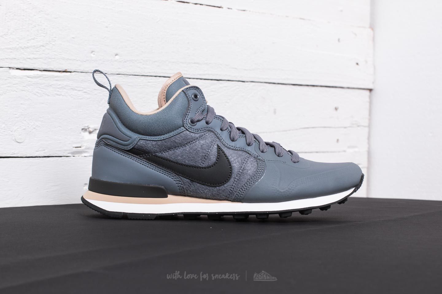 Nike internationalist mens 9 2025
