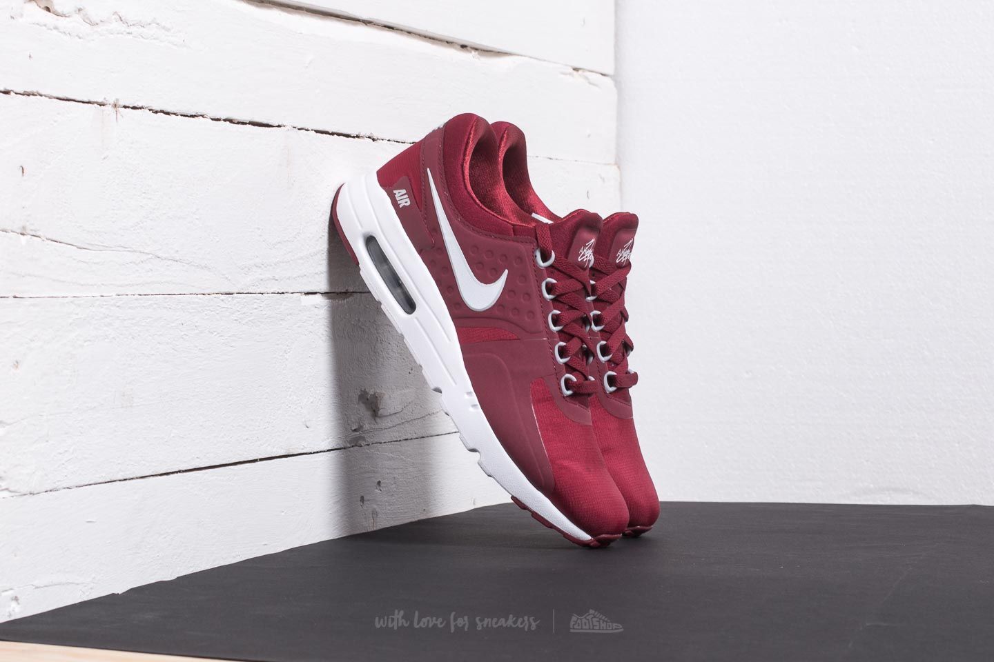 Nike air max 9 hot sale ultra 2. essential noble red