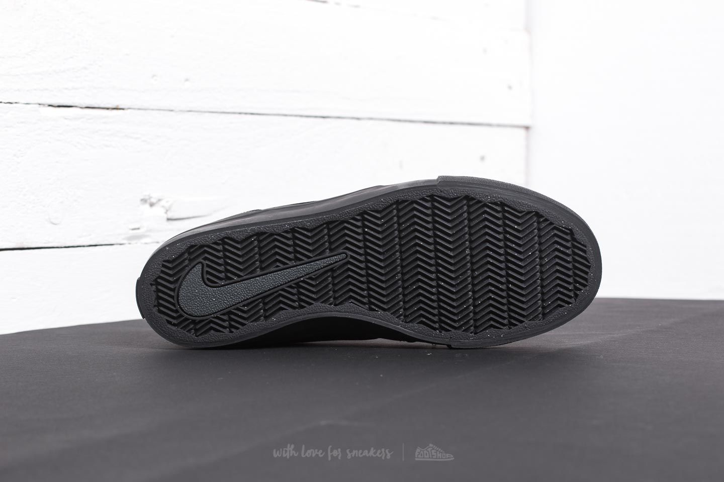 Men's nike sb solarsoft sales portmore ii mid top sneaker