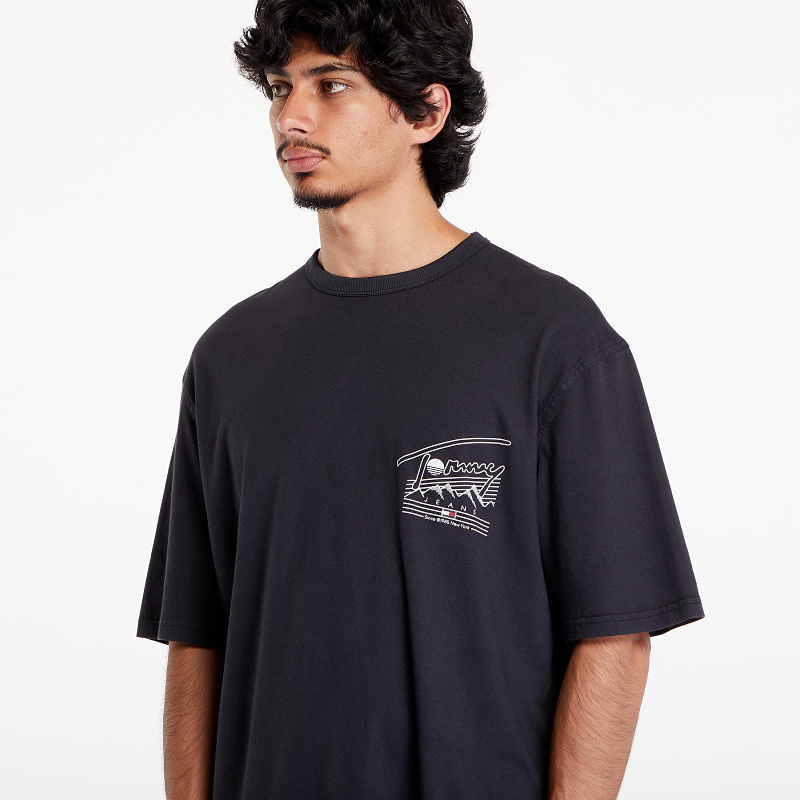 Tricouri bărbați Tommy Jeans Oversized Vintage Explorer Logo Tee Black