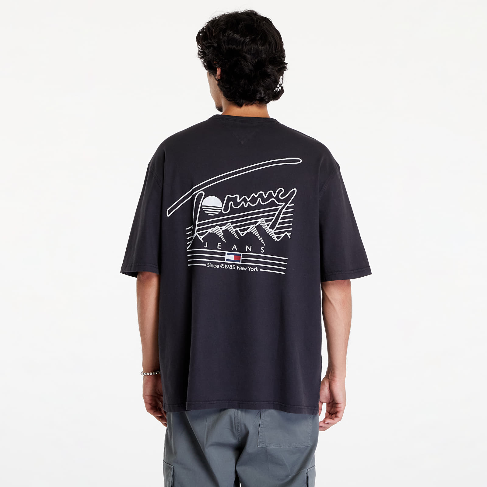 Tricouri bărbați Tommy Jeans Oversized Vintage Explorer Logo Tee Black