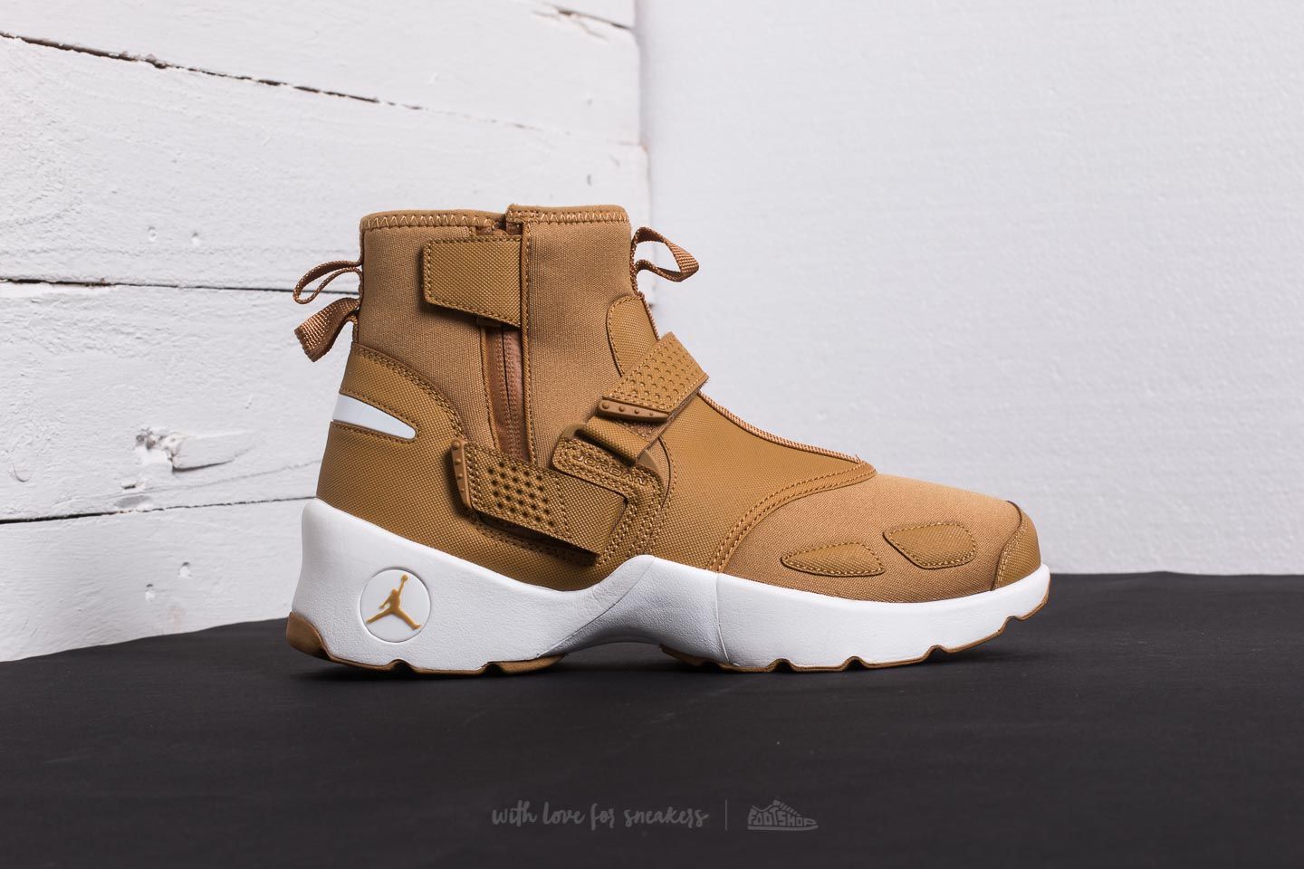 Nike jordan deals trunner lx high