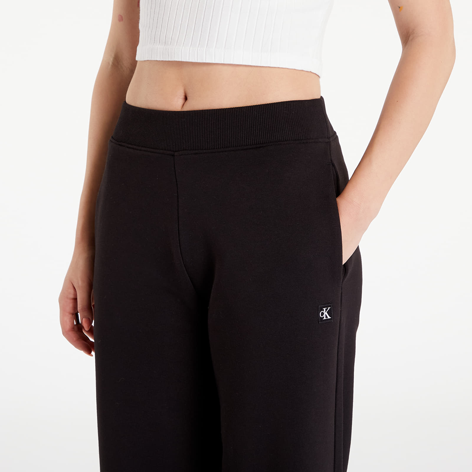 Tepláky Calvin Klein Jeans Relaxed Cotton Terry Joggers Black