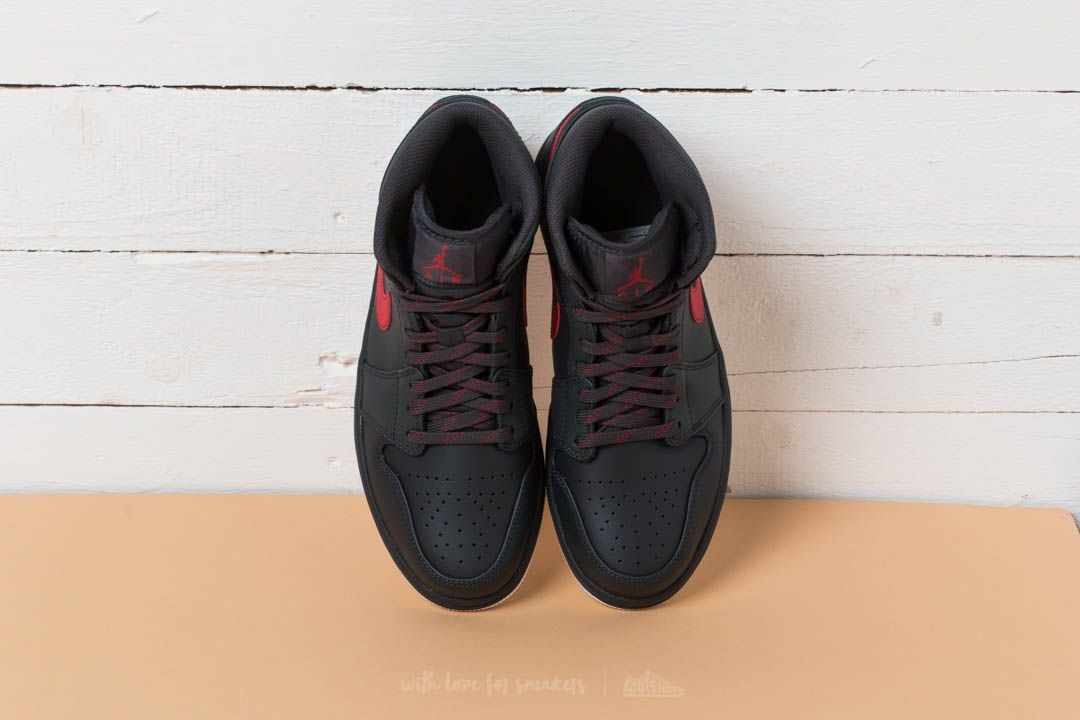 Jordan 1 anthracite gym red 2025