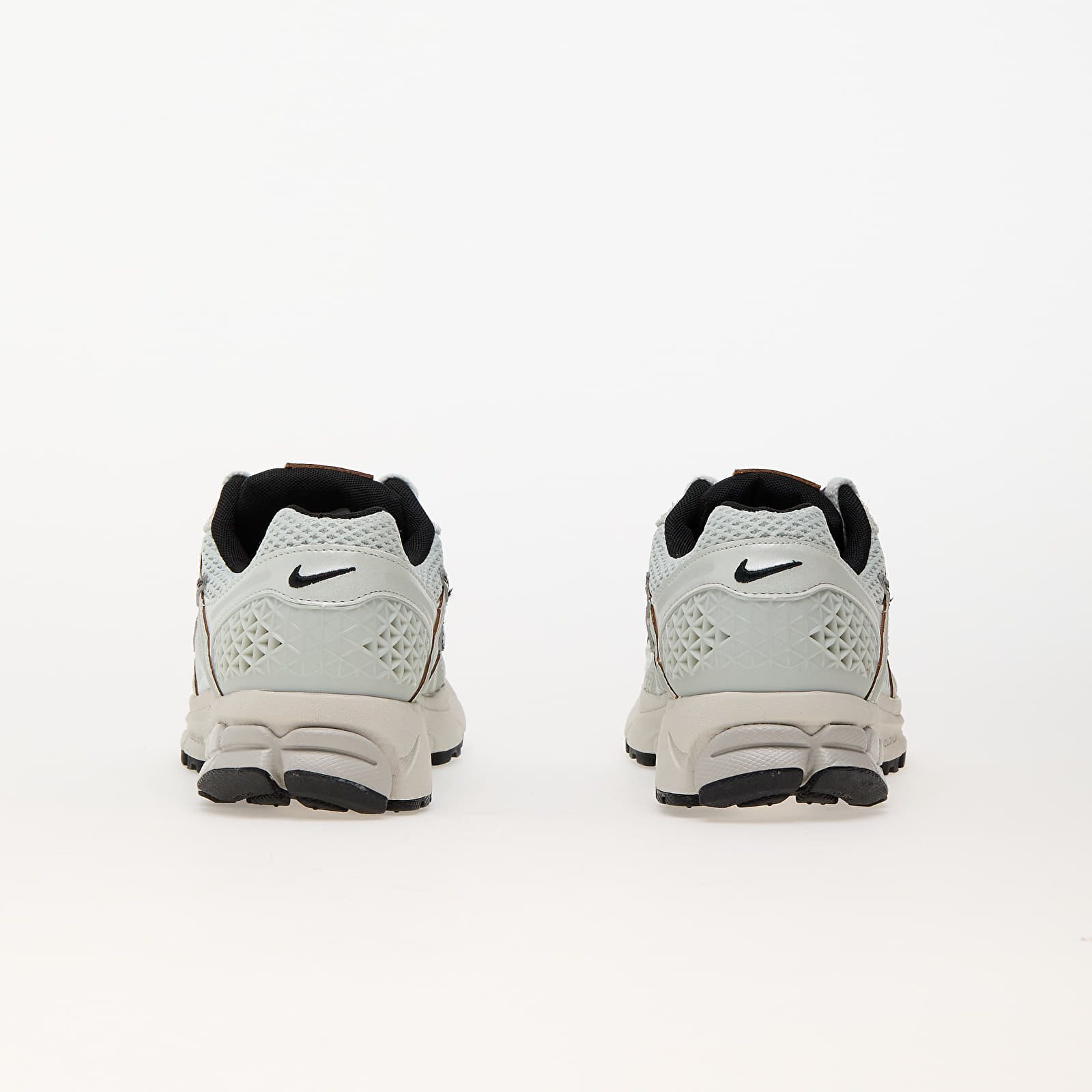 Women's shoes Nike W Zoom Vomero 5 Light Silver/ Chrome-Light Bone-Black