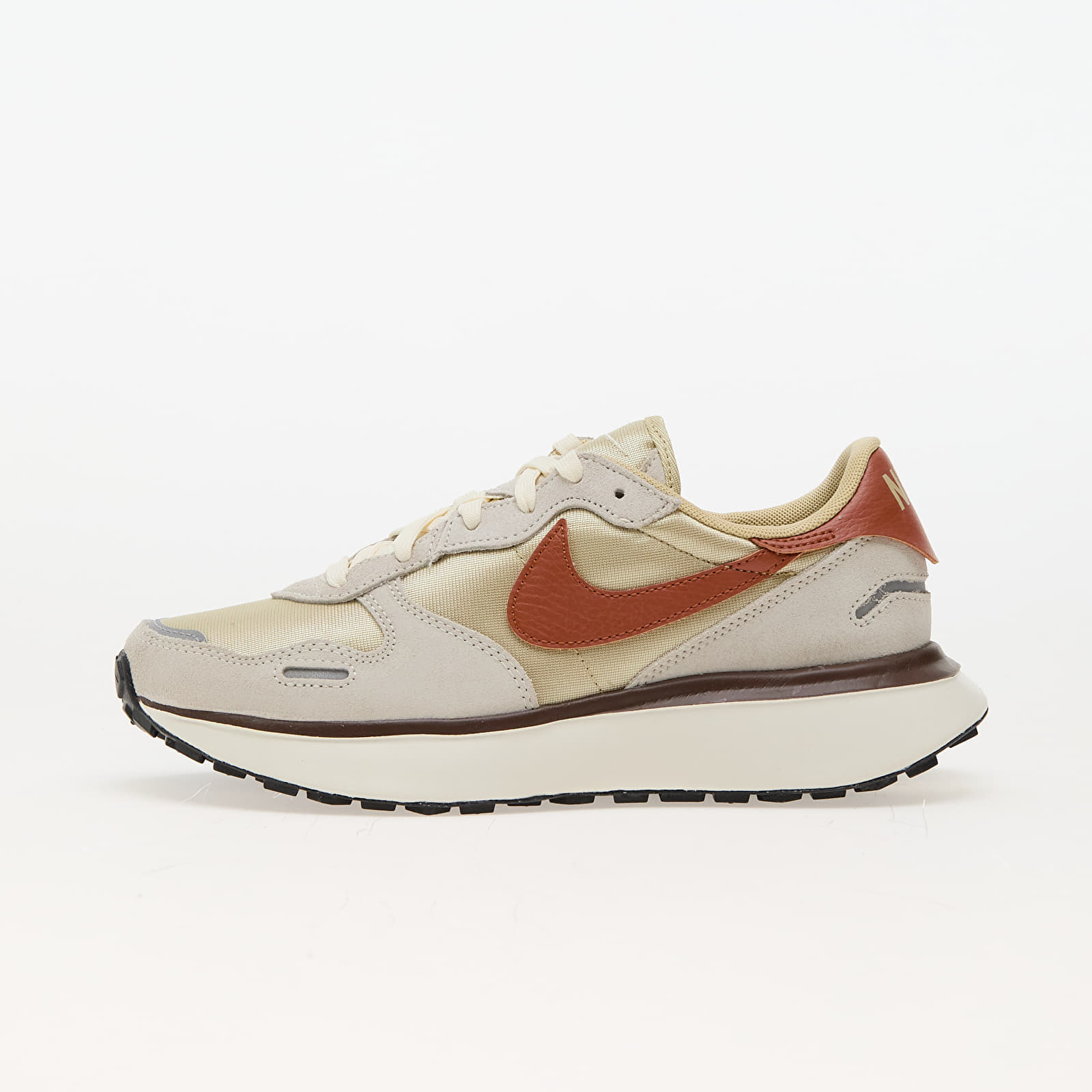 Tenisky Nike W Phoenix Waffle Team Gold/ Dark Russet-Coconut Milk-Hemp EUR 41