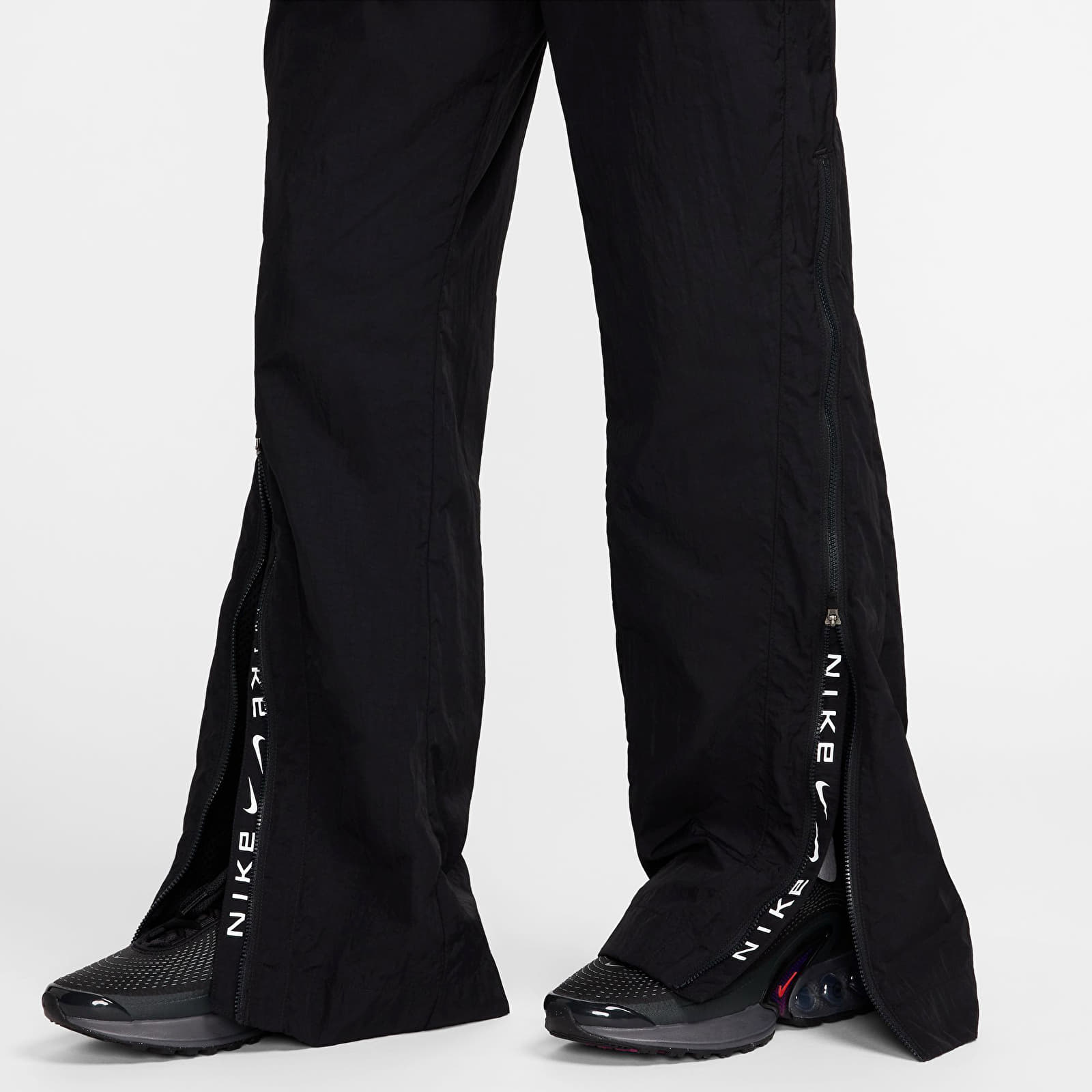 Džíny a kalhoty Nike Sportswear Collection Women's Mid-Rise Repel Zip Pants Black/ White
