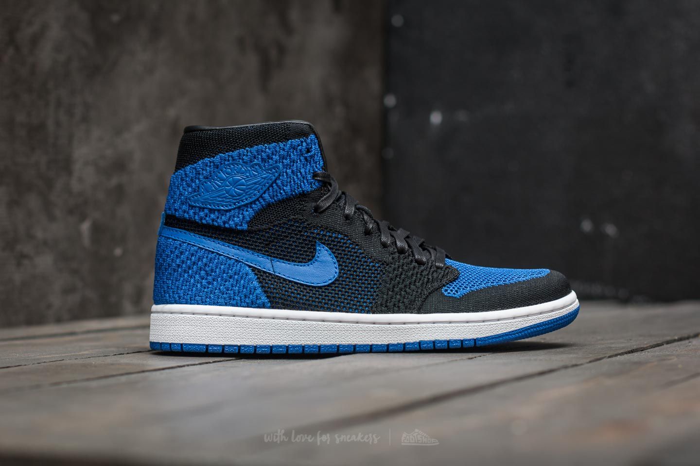 Air jordan 1 flyknit royal hot sale