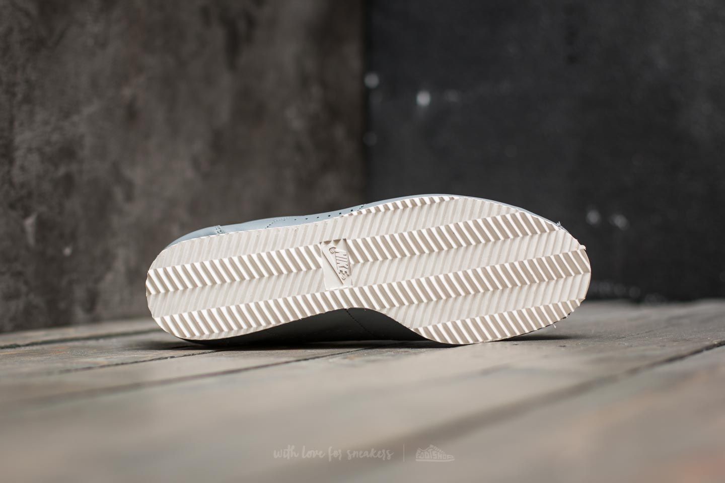 Nike cortez suela on sale