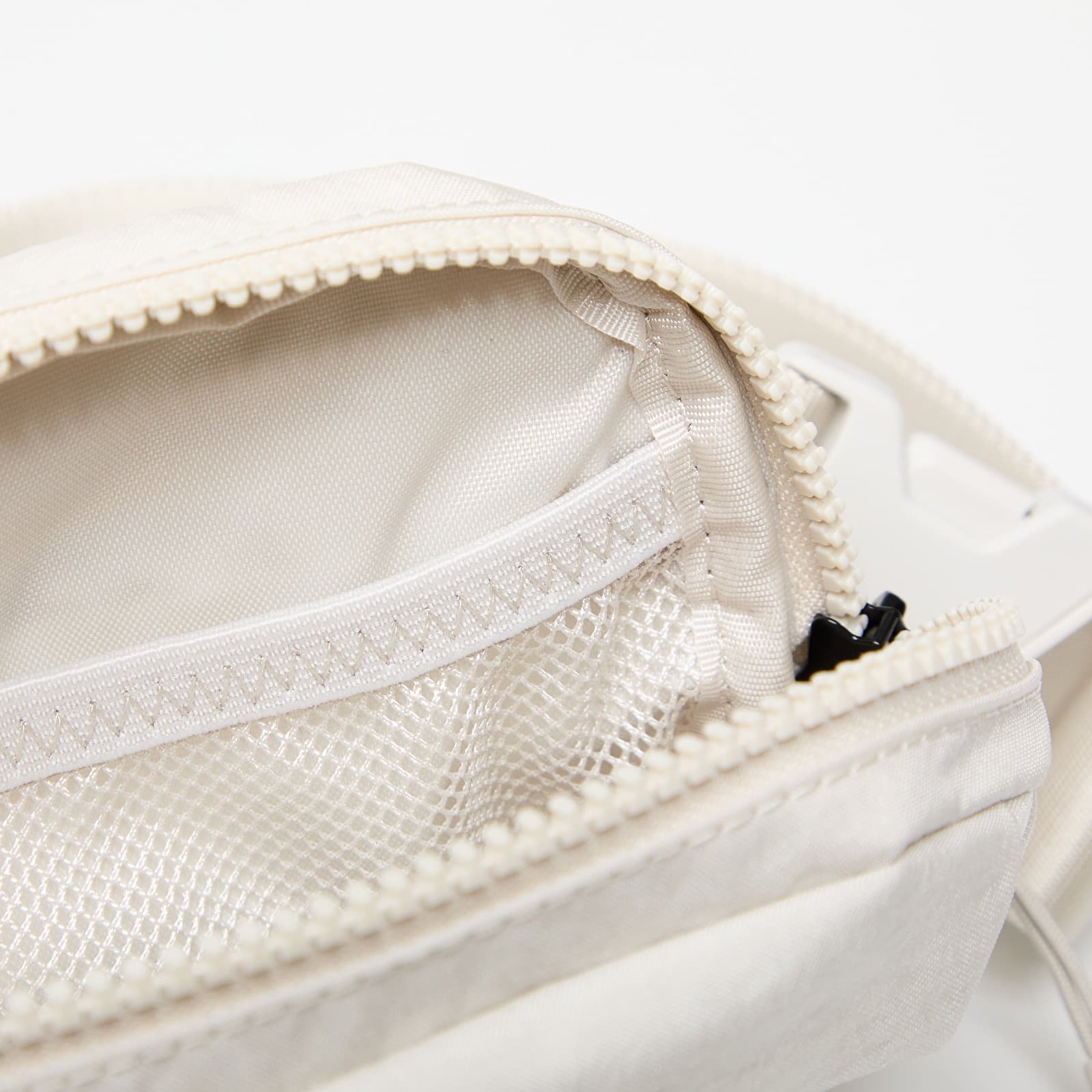 Gürteltaschen Nike Aura Waistpack Light Bone/ Light Bone/ Black