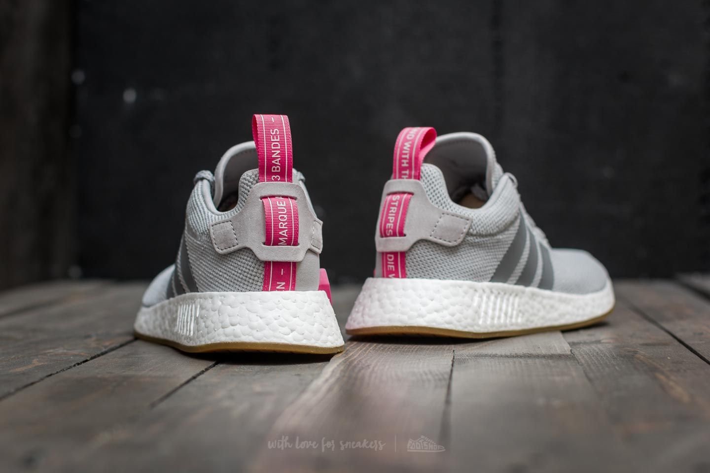 Damen Sneaker und Schuhe adidas NMD R2 W Primeknit Grey Two Grey Three Shock Pink Footshop