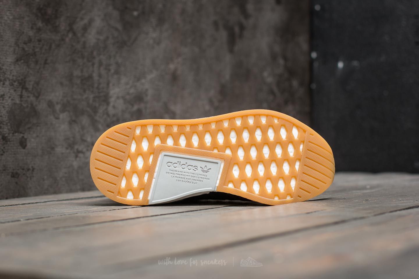 Nmd r2 gum sole shop