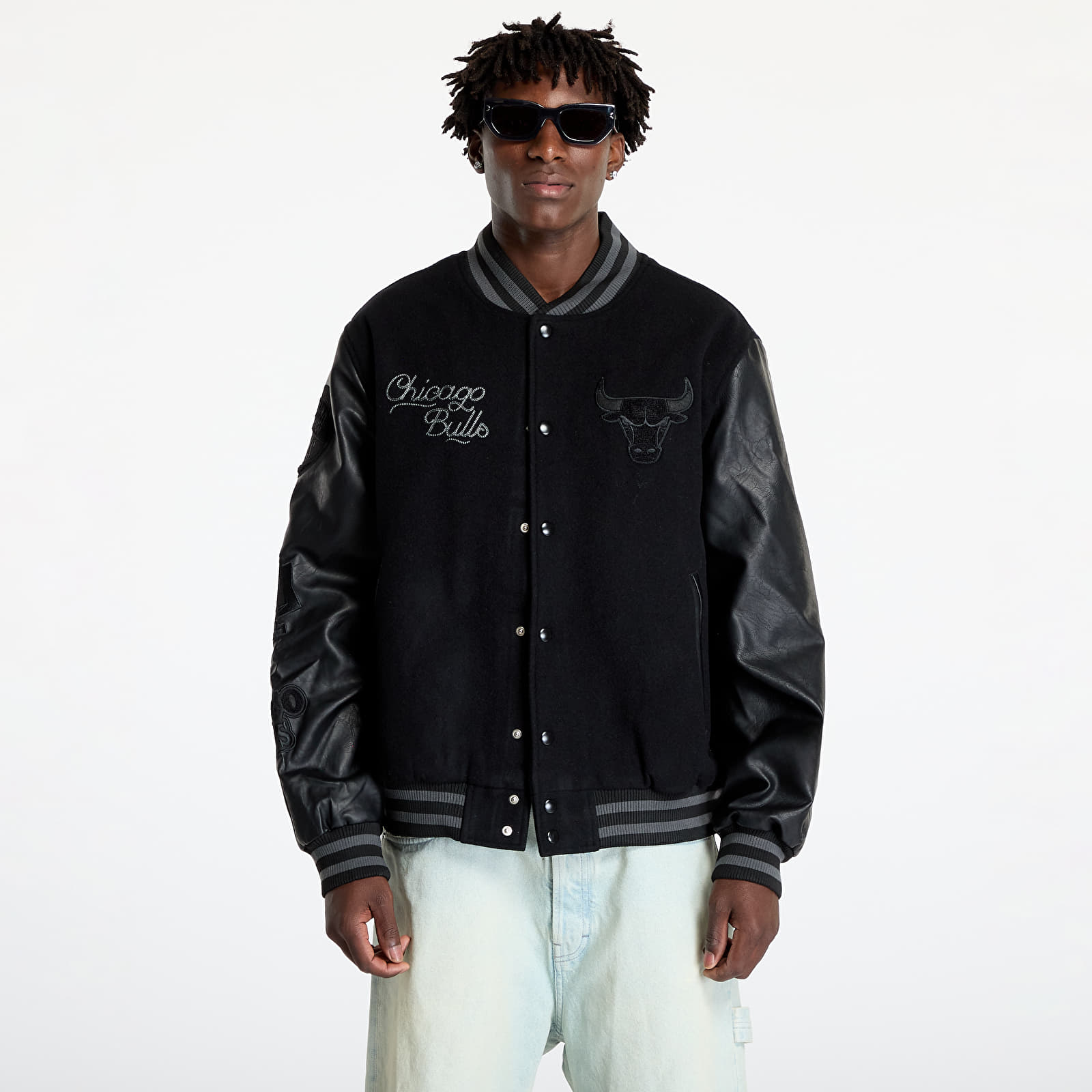 Bomber Jackets New Era Chicago Bulls NBA Patch Varsity Jacket UNISEX Black/ Black