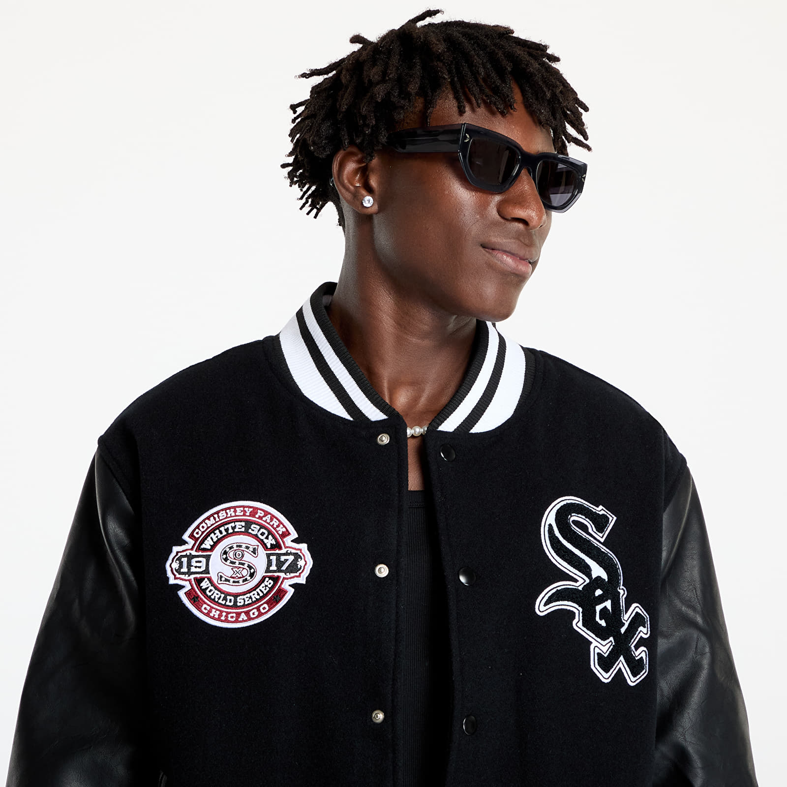 Men's bomber jackets New Era Chicago White Sox MLB Patch Varsity Jacket UNISEX Black/ Black
