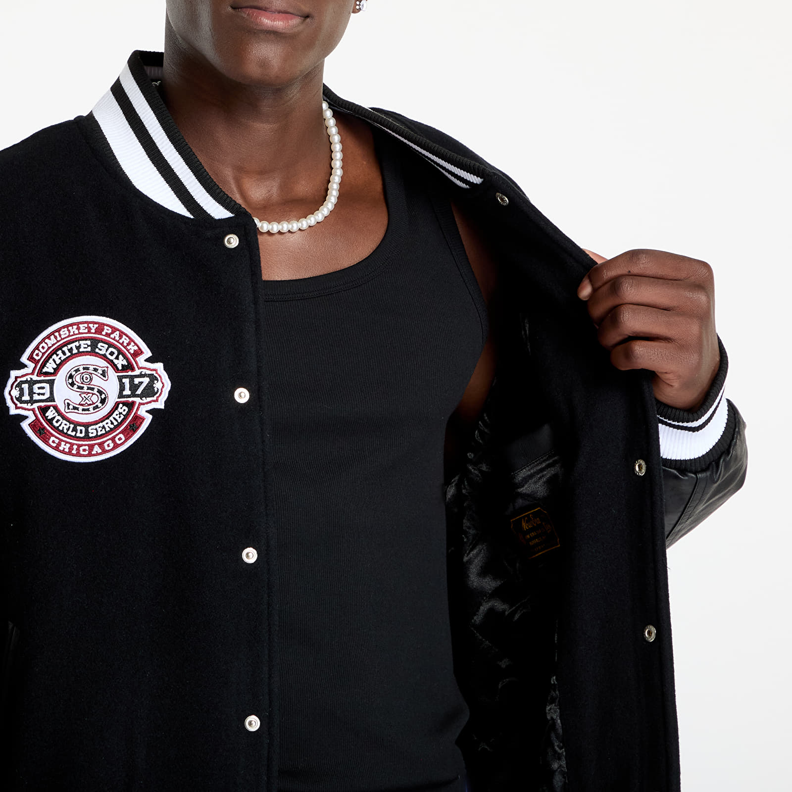 Men's bomber jackets New Era Chicago White Sox MLB Patch Varsity Jacket UNISEX Black/ Black