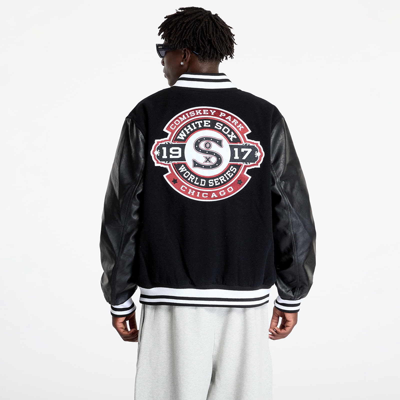 Men's bomber jackets New Era Chicago White Sox MLB Patch Varsity Jacket UNISEX Black/ Black