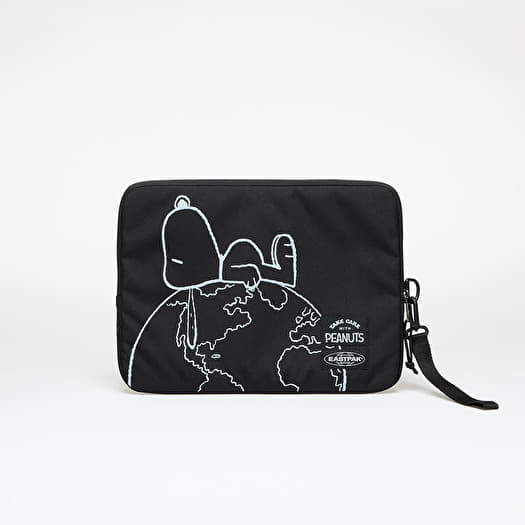 Eastpak laptop sleeve 2025