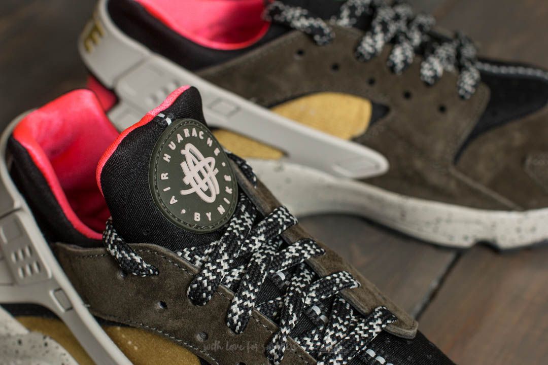 Men s shoes Nike Air Huarache Run Premium Black Desert Moss Solar