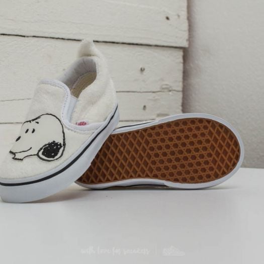 Vans slip on snoopy store