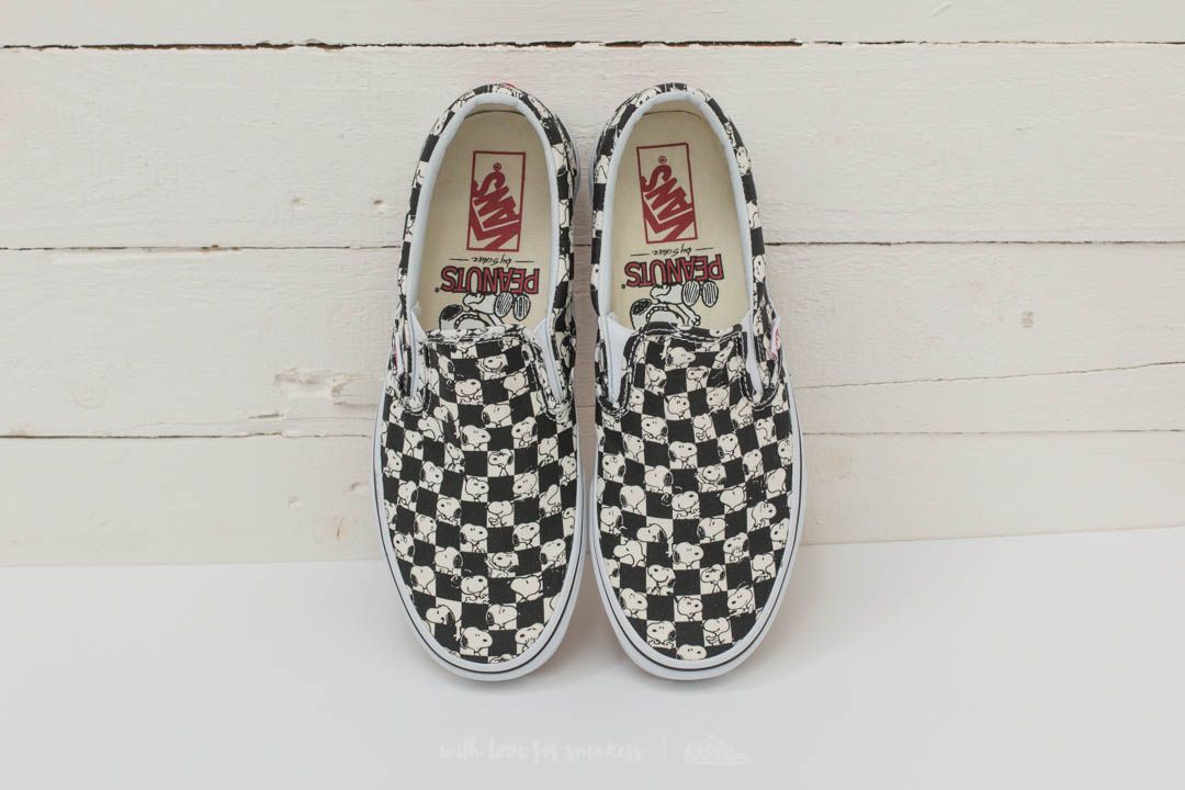 Vans slip on peanuts on sale snoopy chex skate shoe