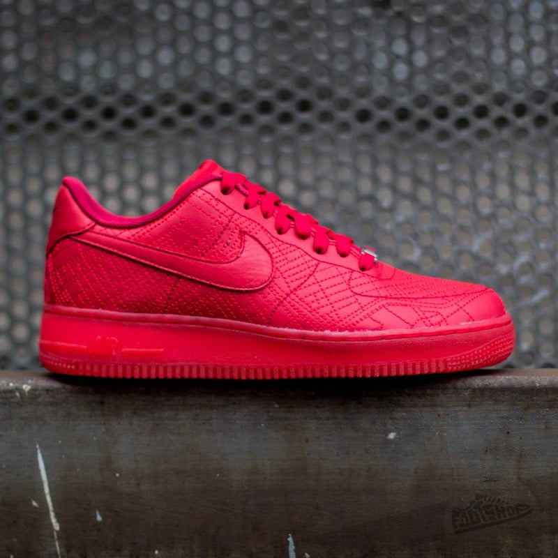 Nike air force 1 07 qs red hotsell
