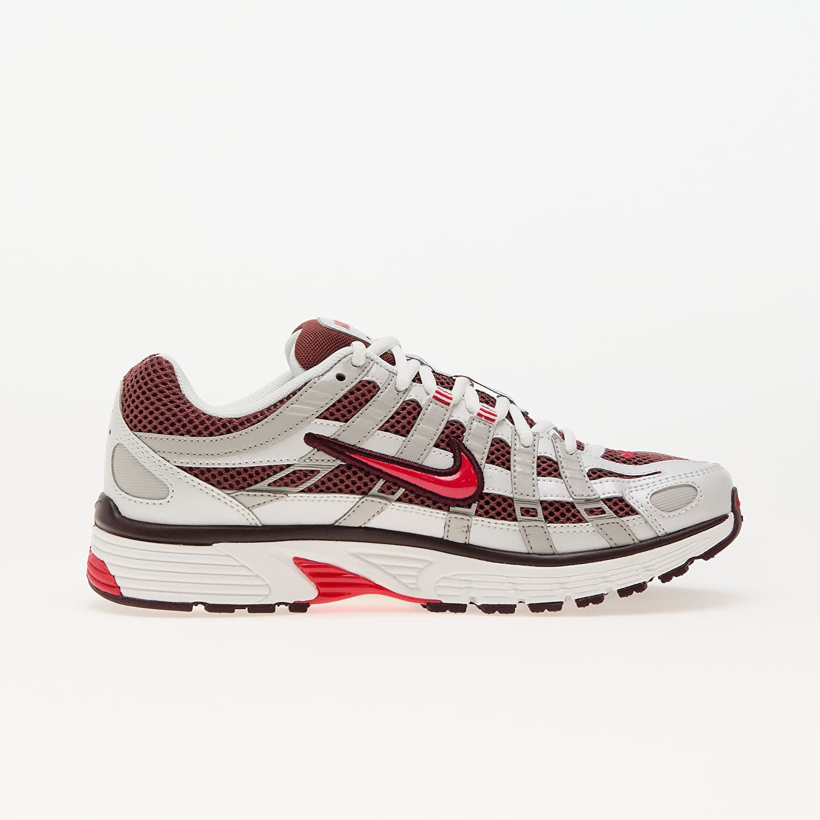 Women's shoes Nike W P-6000 Mtlc Summit Wht/ Fire Red-Dark Pony