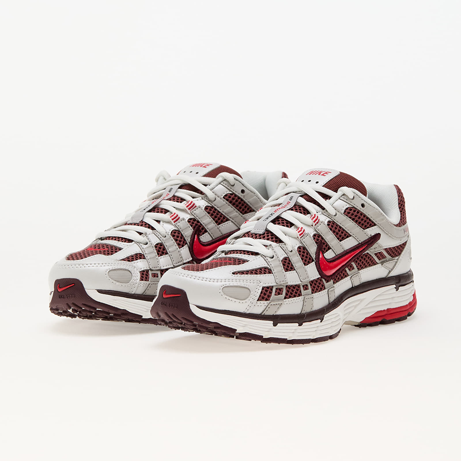 Women's shoes Nike W P-6000 Mtlc Summit Wht/ Fire Red-Dark Pony
