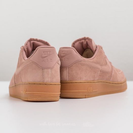 Nike air force 1 pink suede junior discount