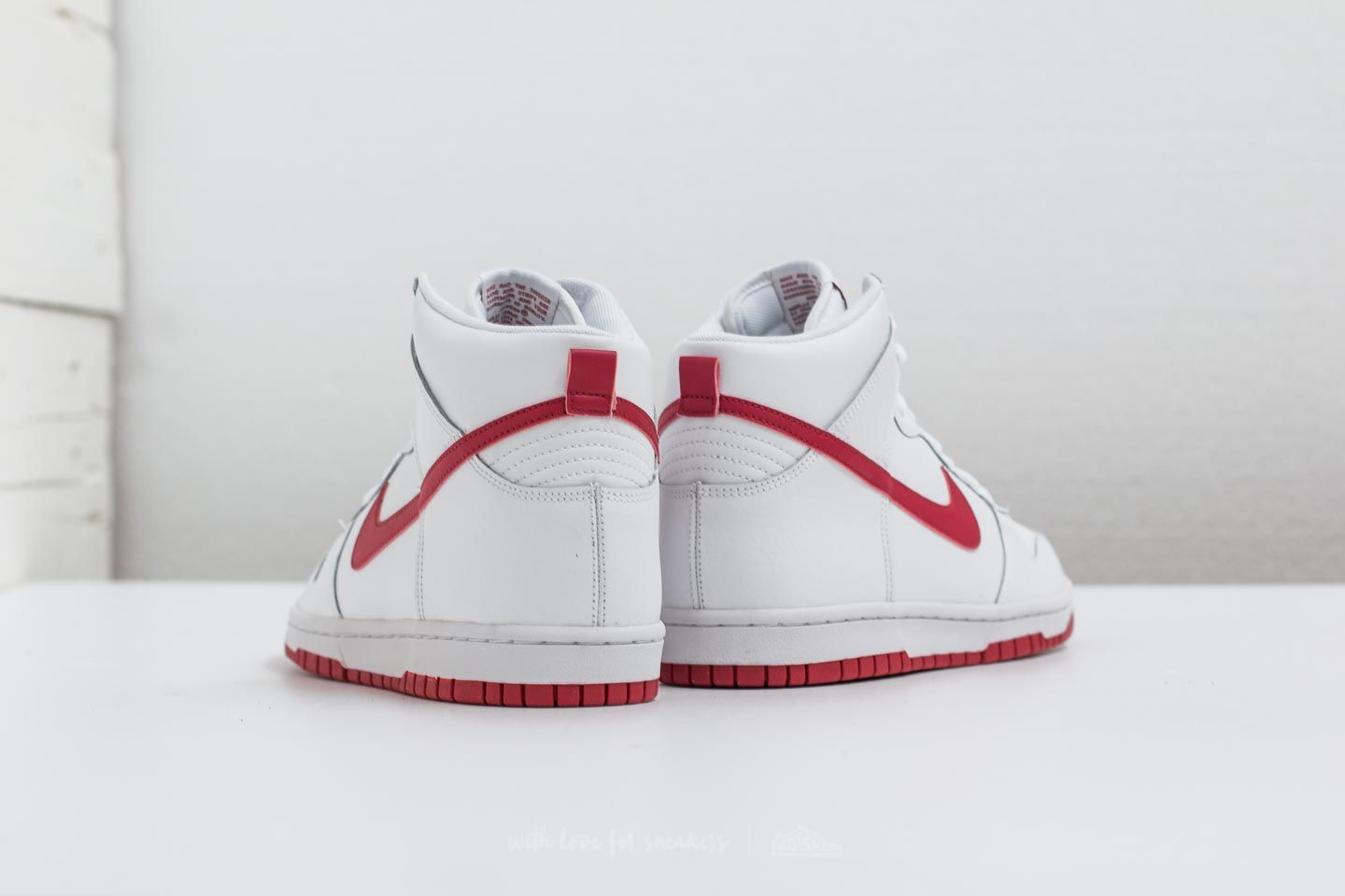 Nike dunk high 2025 white gym red