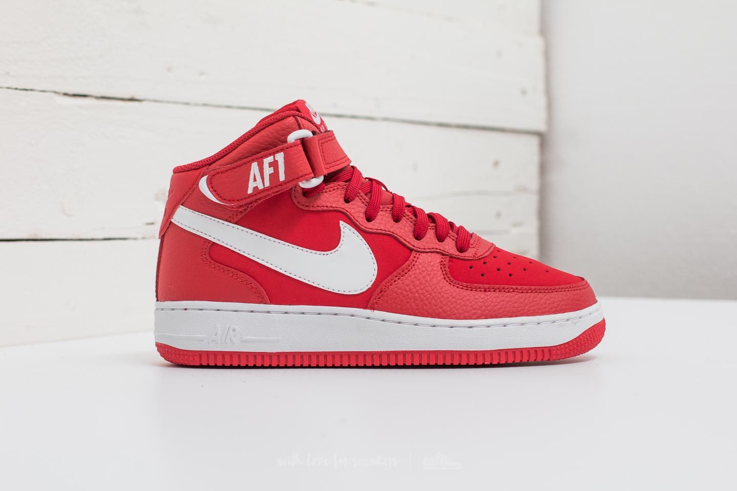 Nike air force sales 1 mid womens red