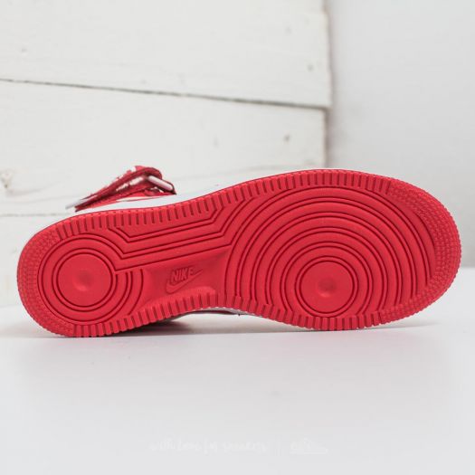 Red sole nike deals
