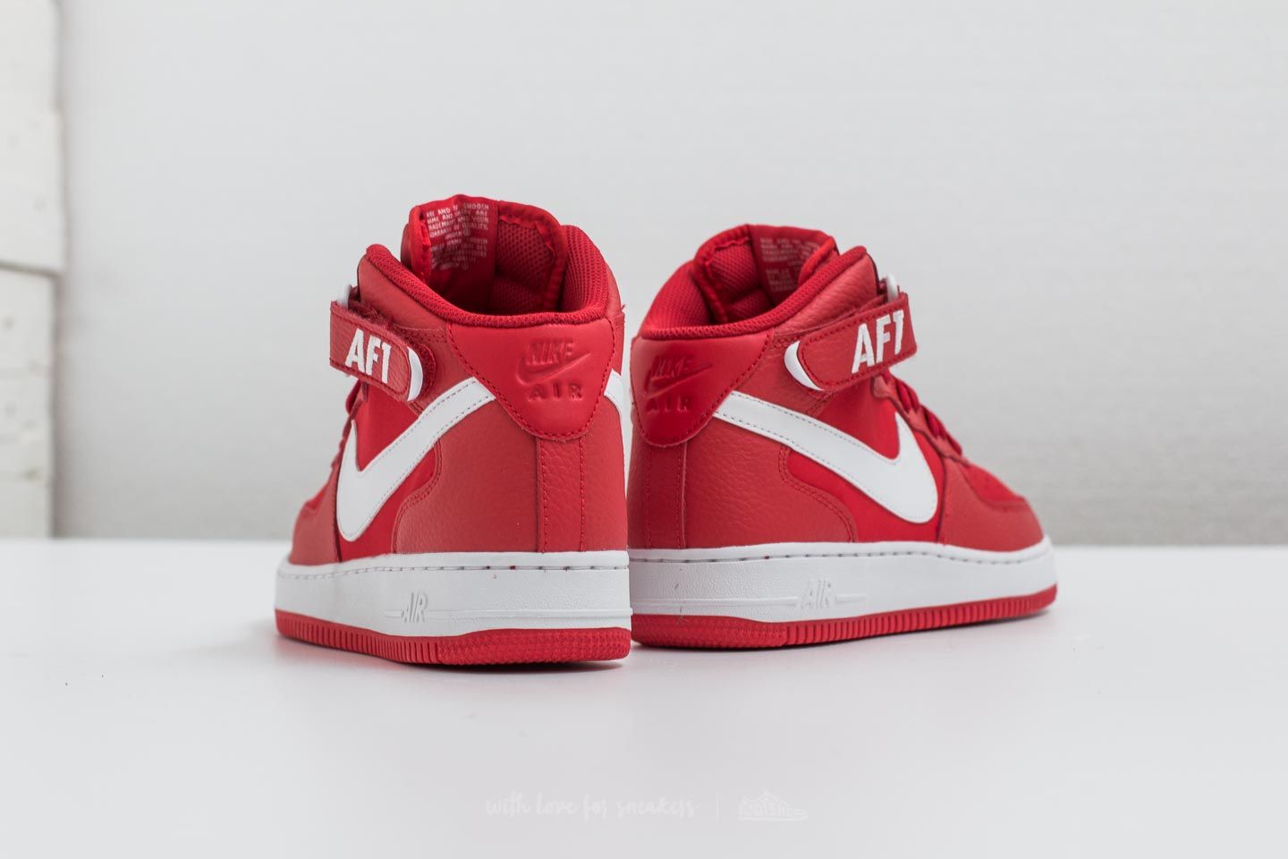 Red high top nikes shop
