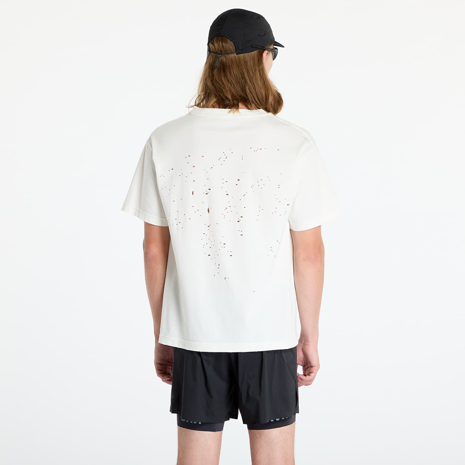 T-shirts för män Satisfy MothTech T-Shirt UNISEX Off-White