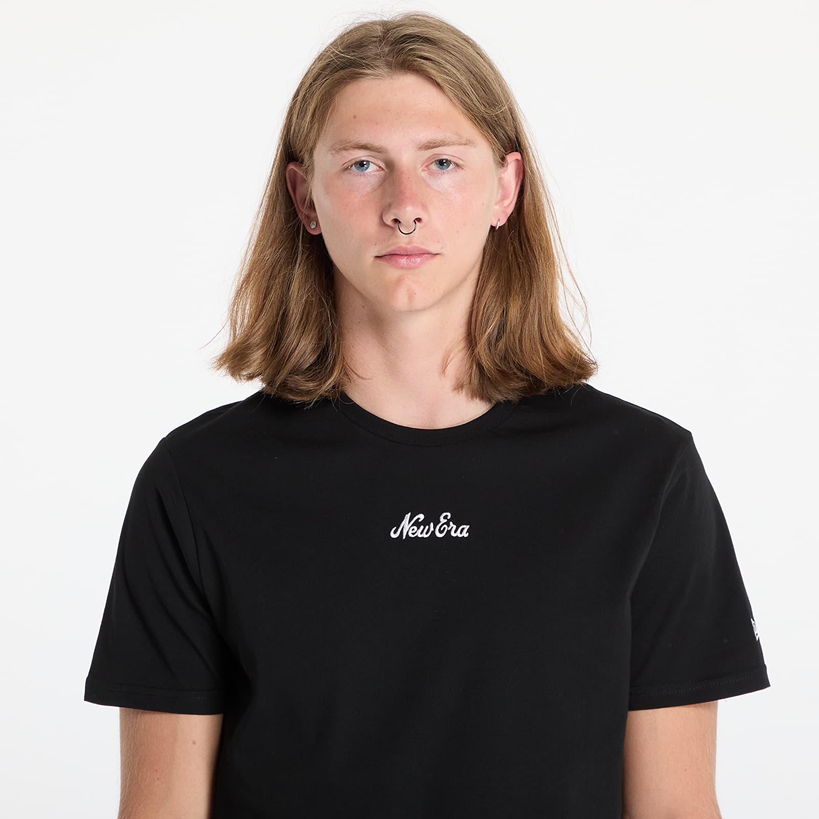 Koszulki New Era Essential Script Tee Black