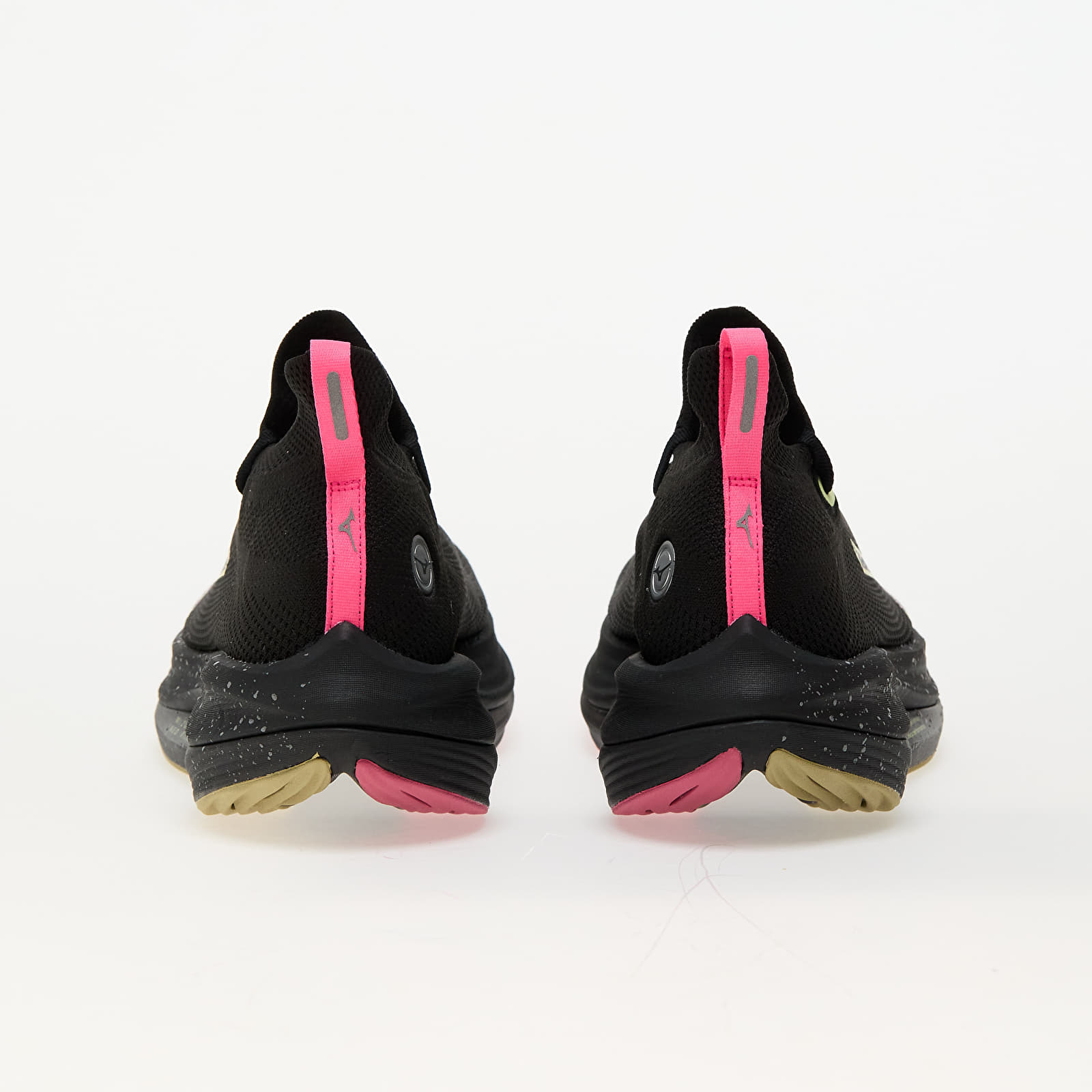 Încălțăminte și sneakerși pentru bărbați Mizuno Neo Vista Black/ Silver/ Pink Tetra