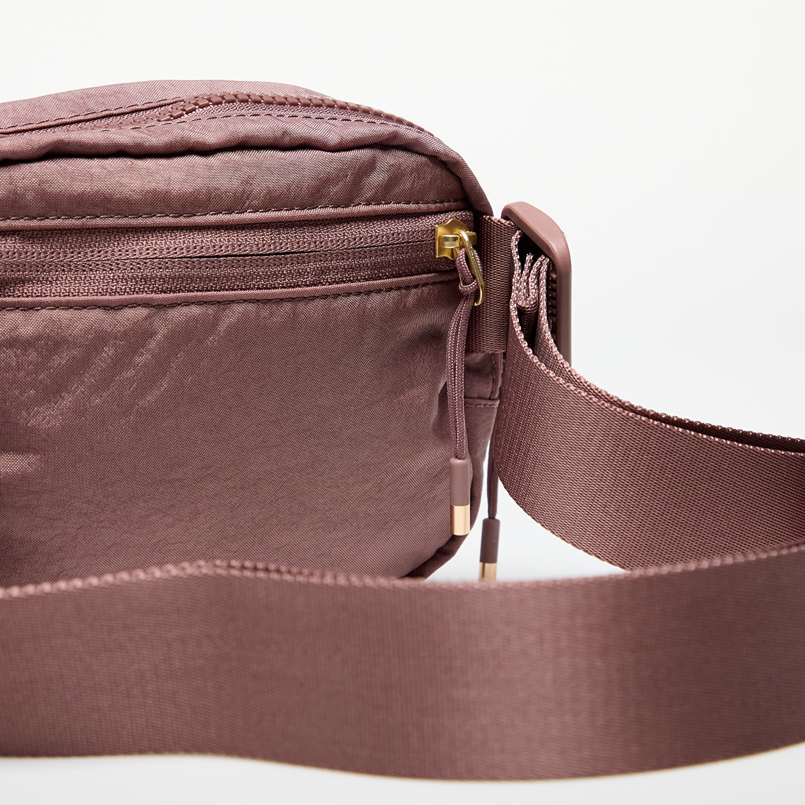 Nerki Nike Aura Waistpack Smokey Mauve/ Smokey Mauve/ Flt Gold Star