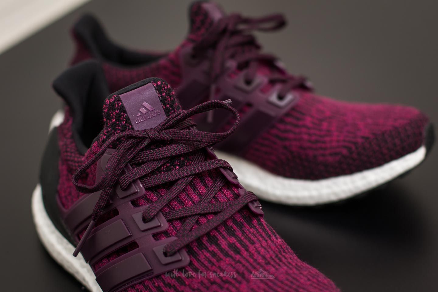 Adidas ultra boost red night 2025