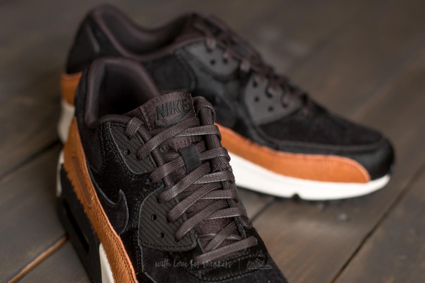 Wmns air max 90 lx tar/ tar-black-cider top