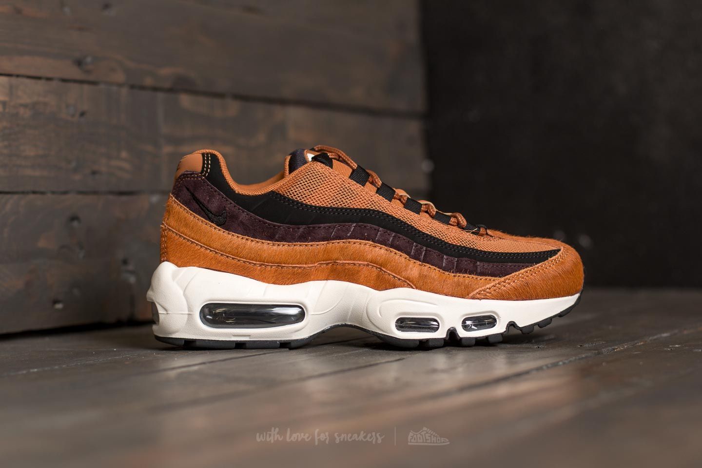 Women s shoes Nike Wmns Air Max 95 LX Cider Black Tar Sail Footshop