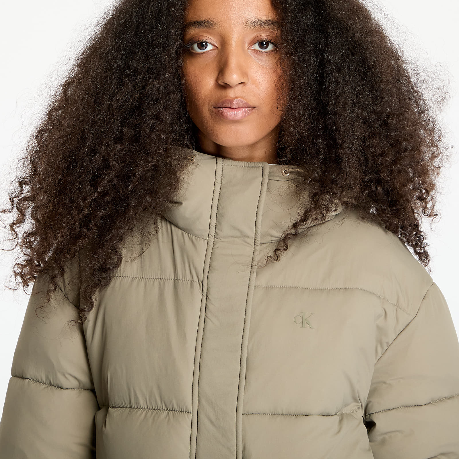 Jachete pentru femei Calvin Klein Jeans Logo Short Hooded Puffer Jacket Gray