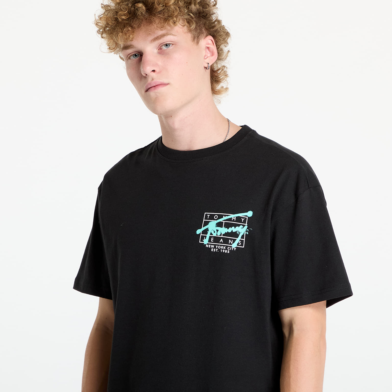 Tričká Tommy Jeans Regular Short-Sleeve Spray Tee Black