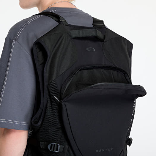 Men's vests Oakley Latitude Flex Vest Blackout (FOA406155-02E