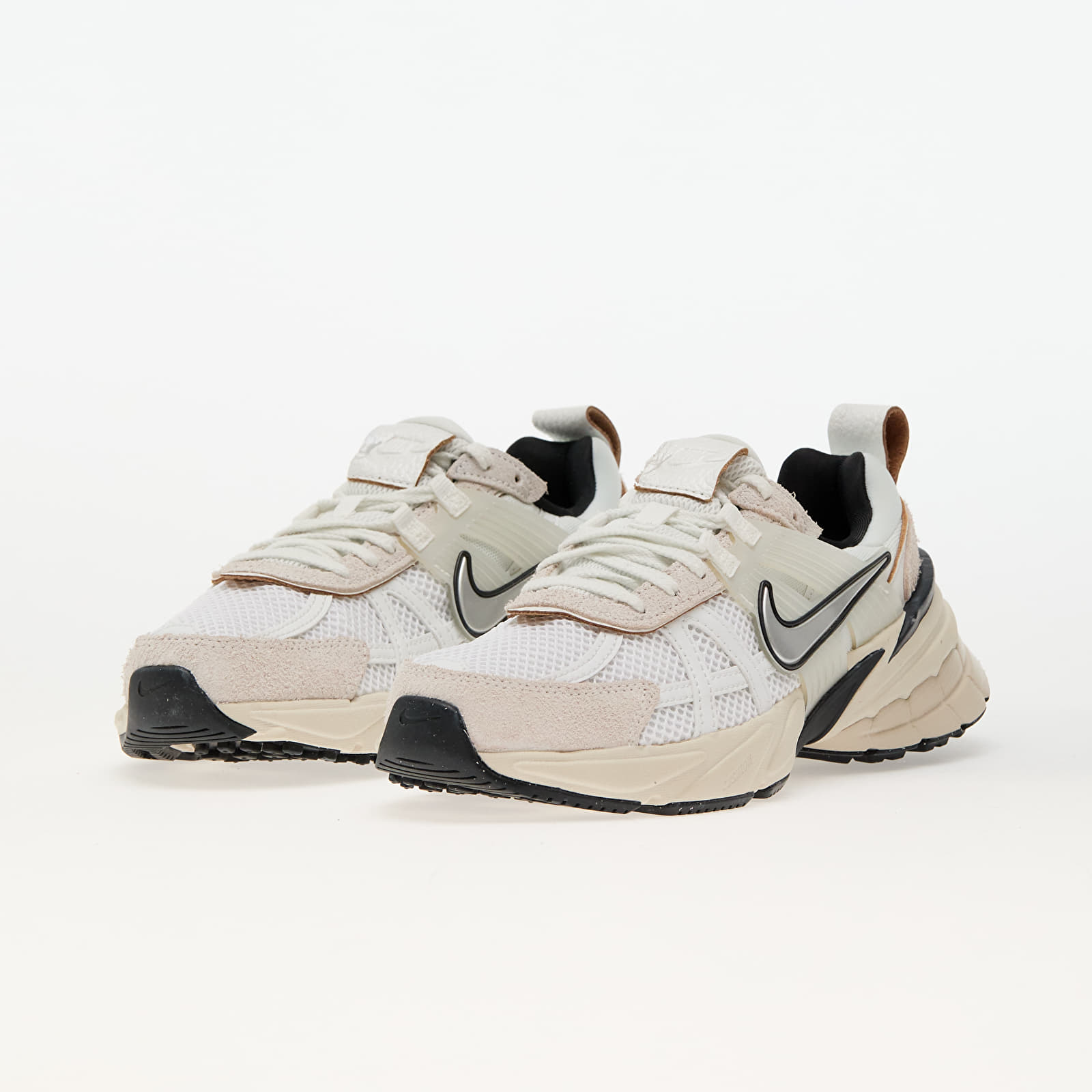Frauen Nike W V2K Run Summit White/ Chrome-White-Lt Orewood Brn