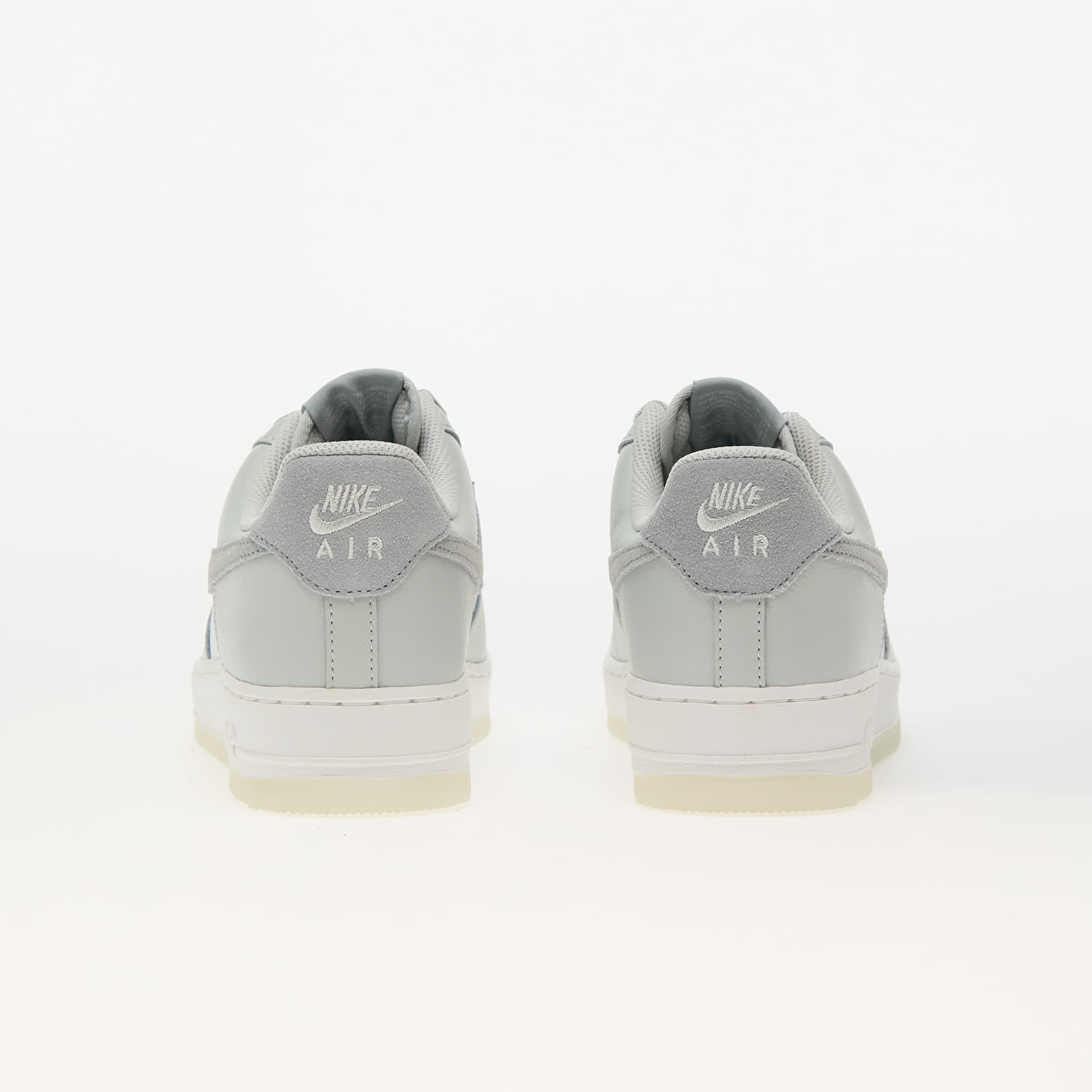 Herresko Nike Air Force 1 '07 Lv8 Light Silver/ Light Pumice-Summit White