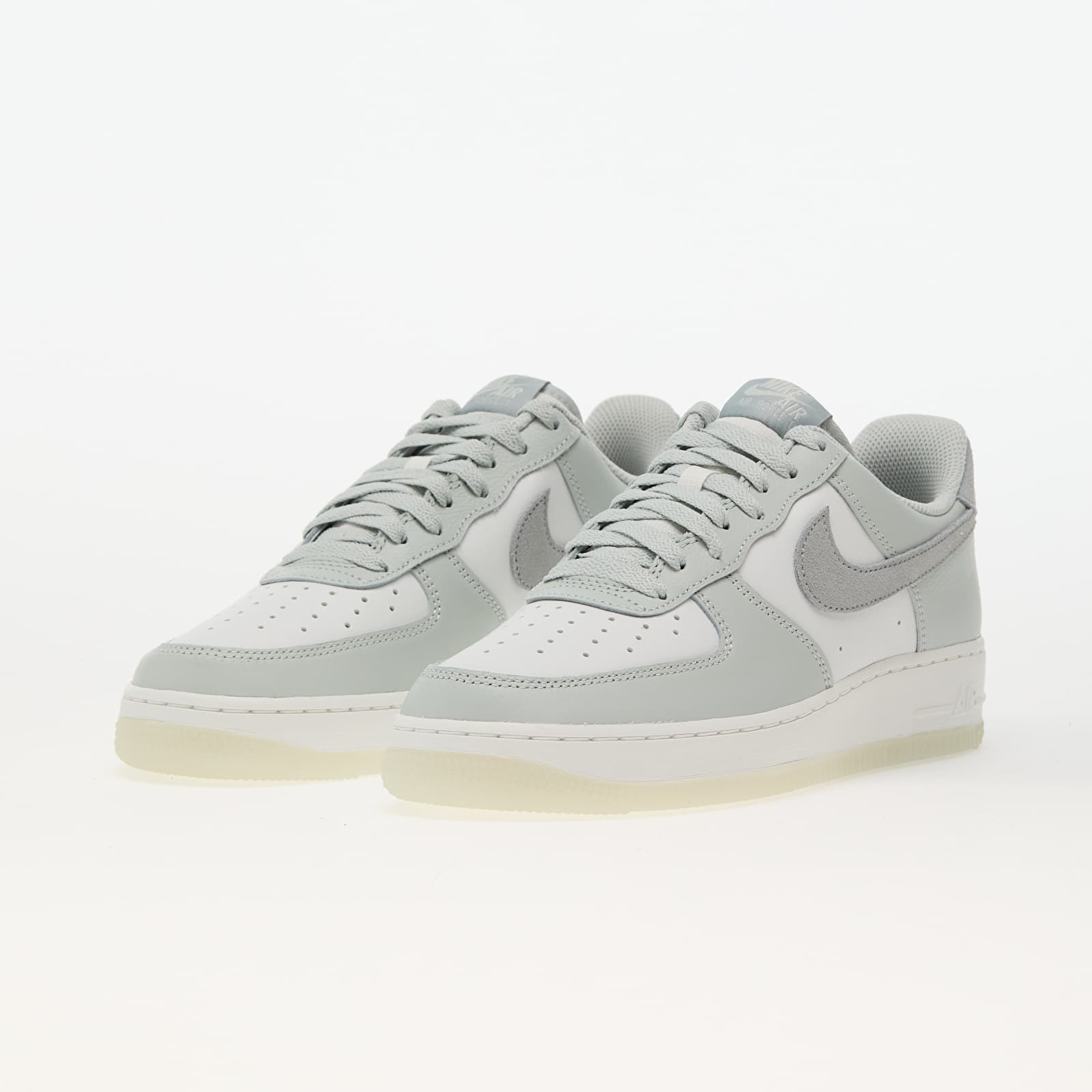 Herresko Nike Air Force 1 '07 Lv8 Light Silver/ Light Pumice-Summit White